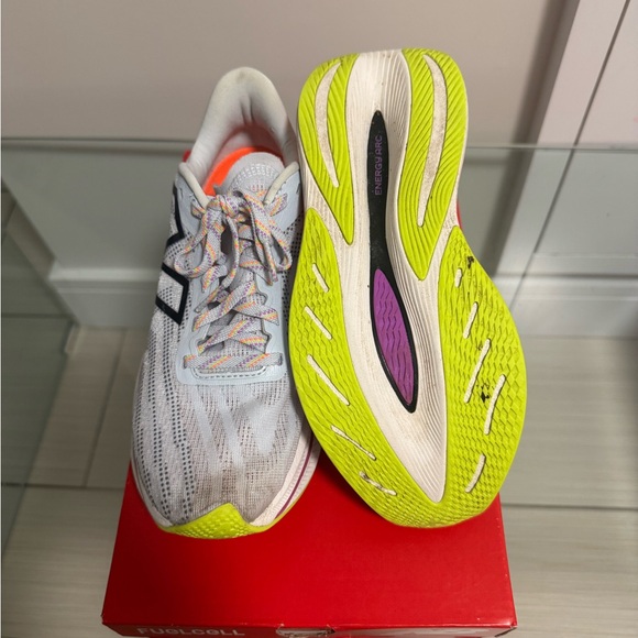 New Balance FuelCell SuperComp Trainer v2 - Picture 3 of 3